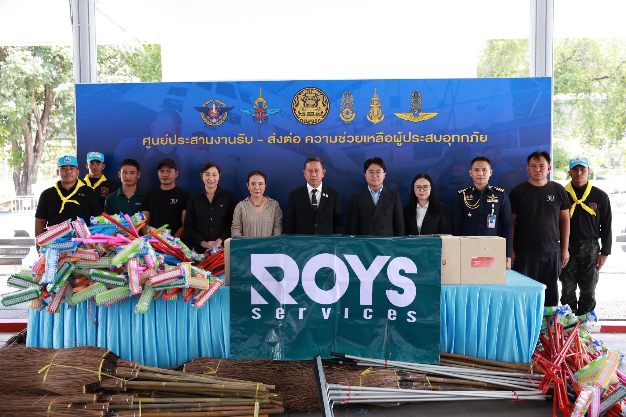 ศูนย์ประสานงานรับ–ส่งต่อความช่วยเหลือผู้ประสบอุทกภัย รับมอบสิ่งของจากภาครัฐ–เอกชน
