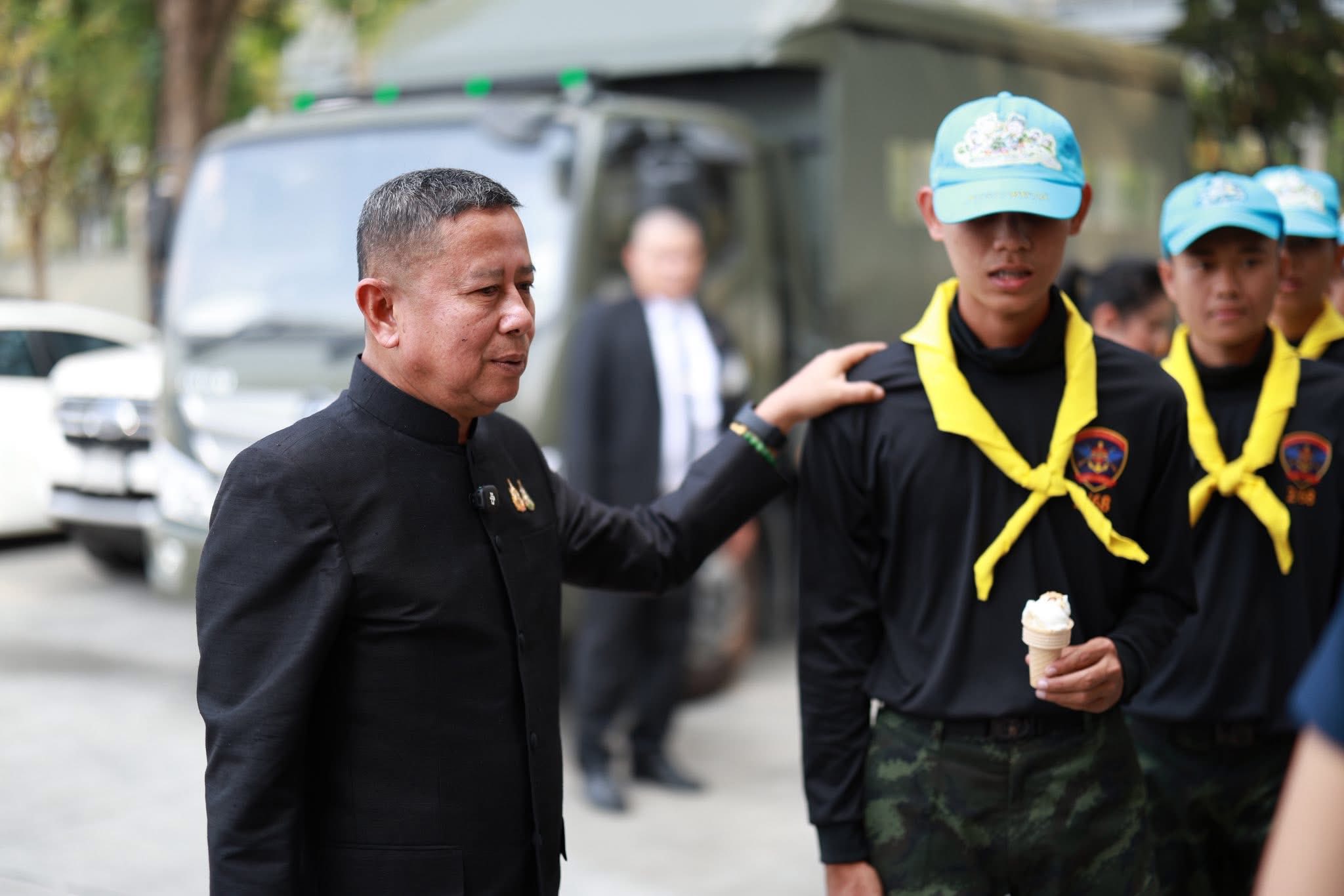 รัฐมนตรีช่วยว่าการกระทรวงกลาโหมได้ติดตามการดำเนินงานของศูนย์ประสานงานรับ–ส่งต่อความช่วยเหลือผู้ประสบอุทกภัย