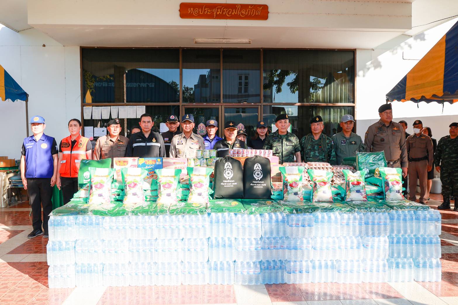 รัฐมนตรีว่าการกระทรวงกลาโหมลงพื้นที่ตรวจเยี่ยมกองกำลังบูรพา และศูนย์พักพิงชั่วคราว