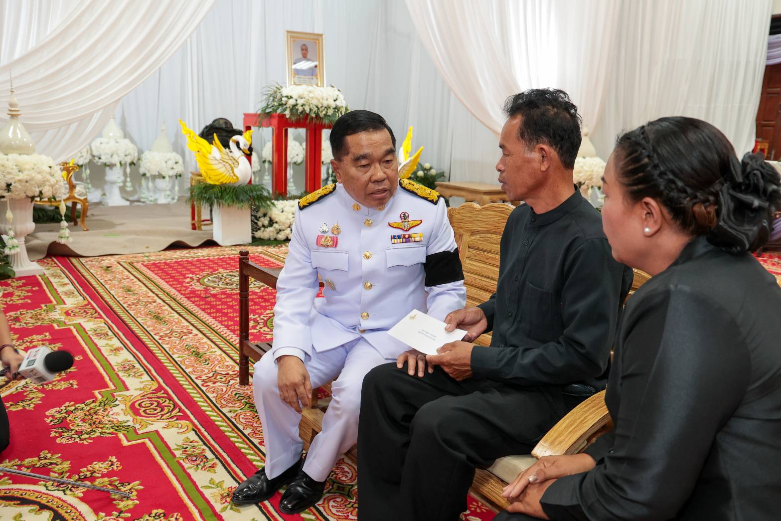 รัฐมนตรีว่าการกระทรวงกลาโหม เป็นประธานพิธีพระราชทานเพลิงศพ ร้อยตรีวายุ ขวัญเสือ