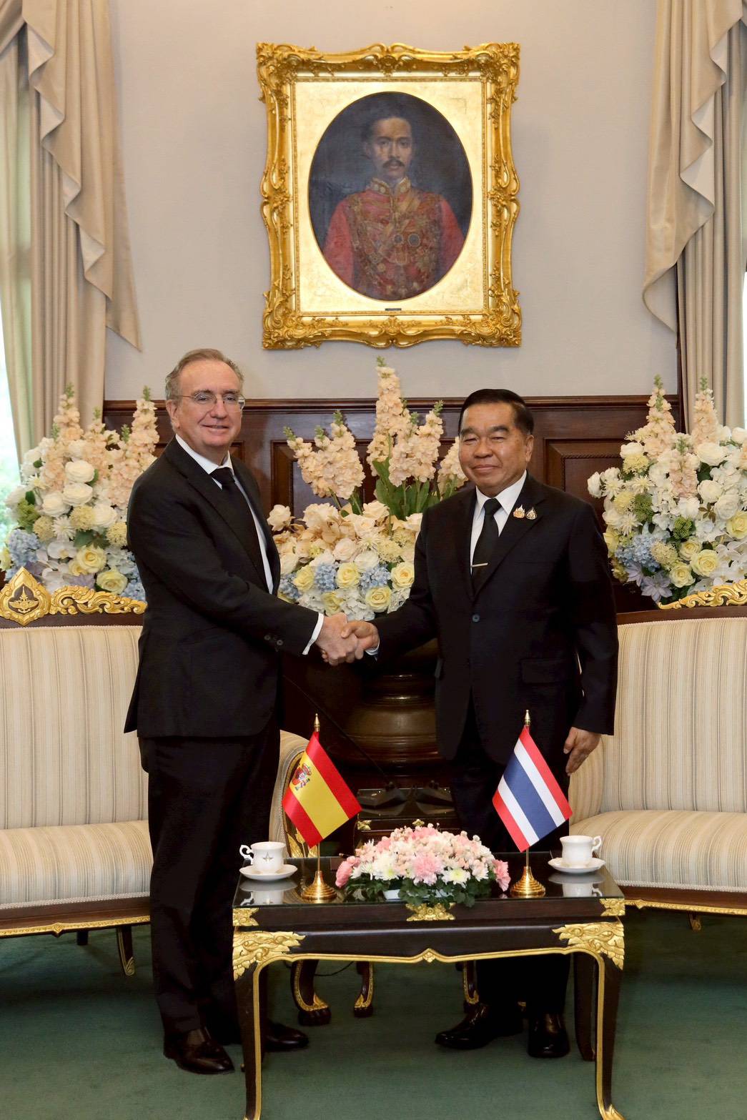 รัฐมนตรีว่าการกระทรวงกลาโหม ให้การต้อนรับเอกอัครราชทูตสเปนประจำประเทศไทย