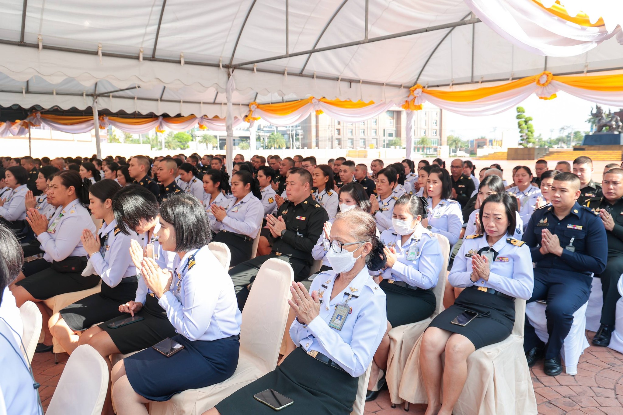รัฐมนตรีว่าการกระทรวงกลาโหมเป็นประธานในพิธียกฉัตรพระพุทธรูปสำนักงานปลัดกระทรวงกลาโหม
