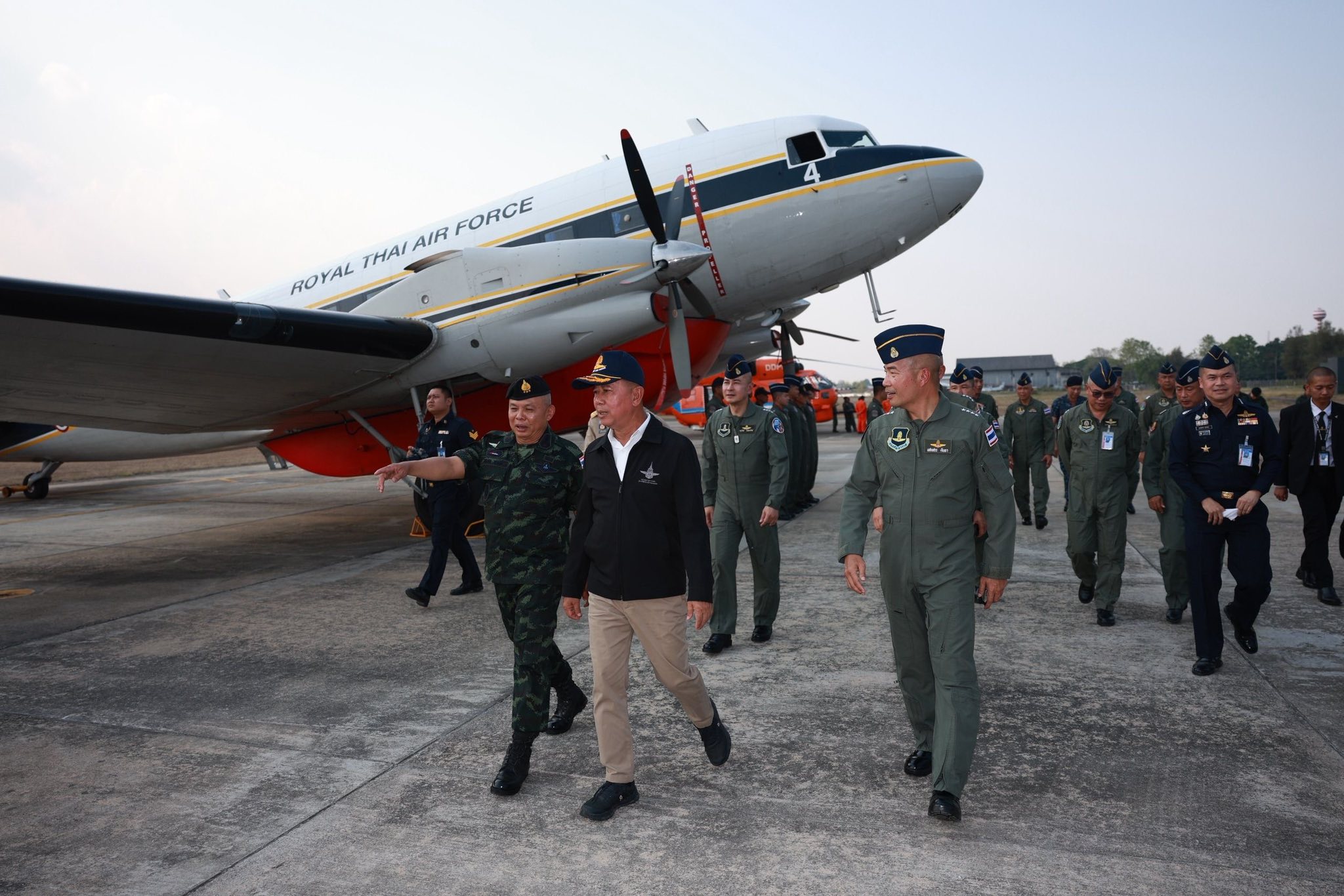 รัฐมนตรีว่าการกระทรวงกลาโหม ลงพื้นที่จังหวัดเชียงใหม่ ตรวจเยี่ยมและให้กำลังใจเจ้าหน้าที่ผู้ปฏิบัติภารกิจควบคุมไฟป่าและหมอกควัน