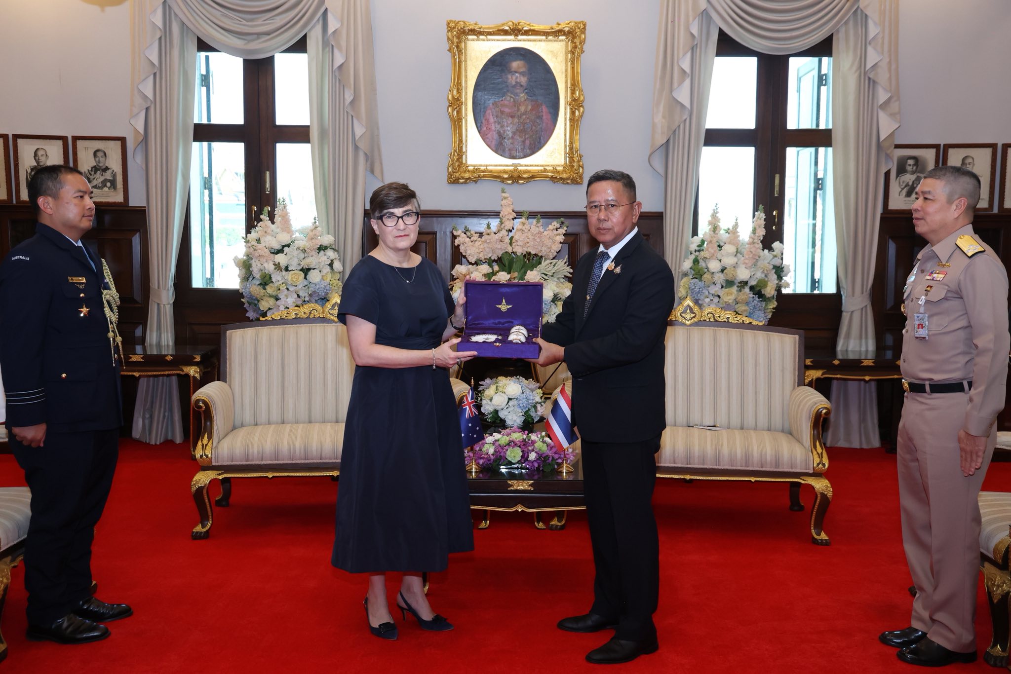 รัฐมนตรีว่าการกระทรวงกลาโหม ต้อนรับเอกอัครราชทูตออสเตรเลียประจำประเทศไทย เนื่องในโอกาสเข้าเยี่ยมอำลาก่อนครบวาระ ย้ำความสัมพันธ์ไทย–ออสเตรเลียกว่า ๗๓ ปี